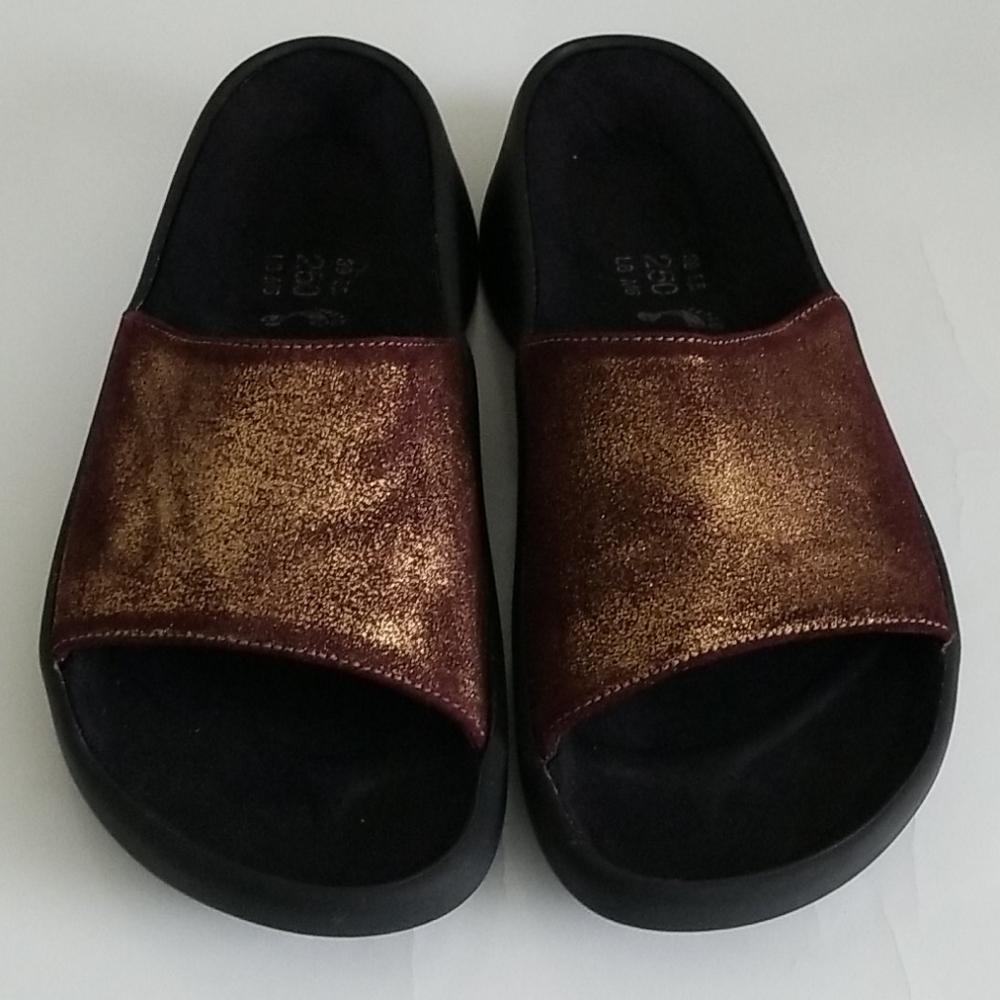 Tatami by Birkenstock Gold & Black Slides  Size 8